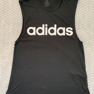 XS Womens Adidas tank (never worn)